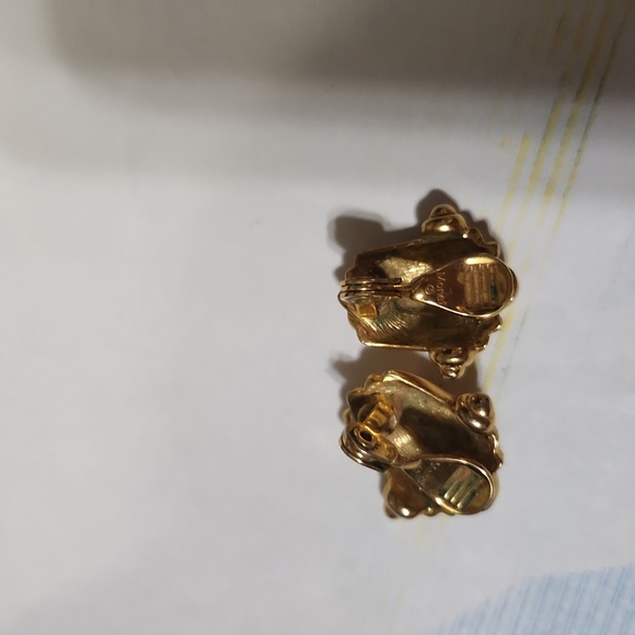 Vintage monet gold clip ons - Picture 2 of 4